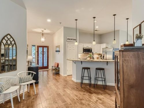 4329 Cyn Gln Cir, Austin TX 78732-2187 exterior