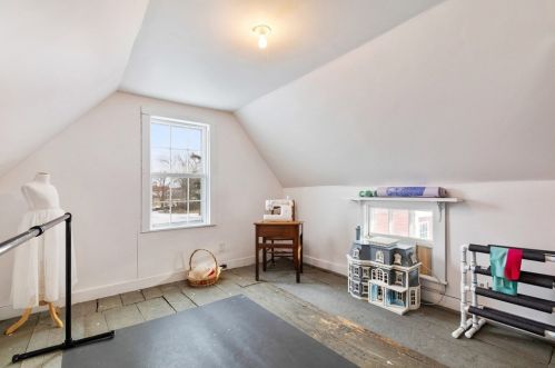 10 Singletary Ave, Sutton MA 01590-1842 exterior