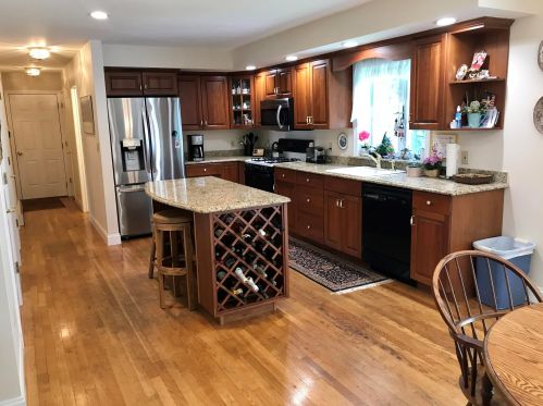 8 Spinnaker Dr, Mashpee MA  02649-3654 exterior