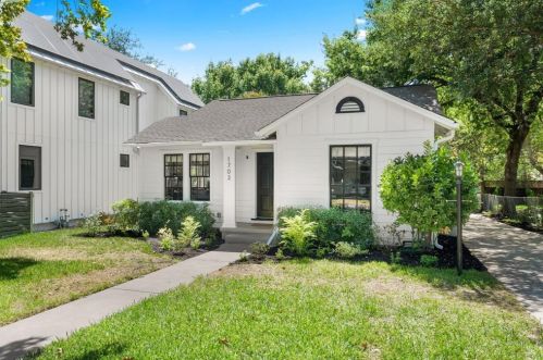 1703 31 St, Austin TX 78705-2148 exterior