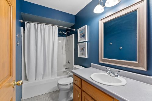 108 Long Mdw Dr, Chenequa WI 53029-2904 exterior