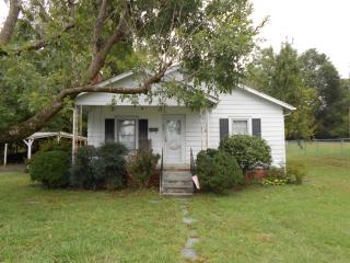 513 Market St, Graham, NC 27253-2125