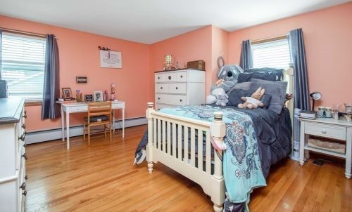 61 Moreau Dr, Chicopee MA 01020-4826 exterior