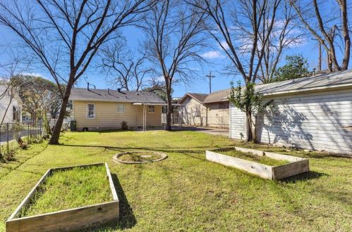 504 Denson Dr, Austin TX 78752-4016 exterior