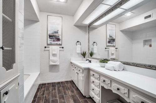 6215 Bandera Ave, Dallas TX 75225-3665 exterior