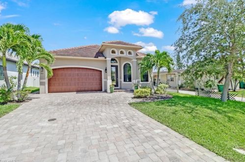 837 105th Ave, Naples, FL 34108-1843