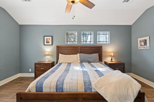 7000 Bay City Bnd, Austin TX 78725-2938 exterior