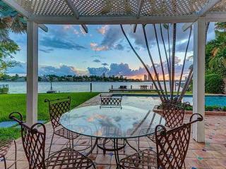 28 Dilido Dr, Miami FL  33139-1171 exterior