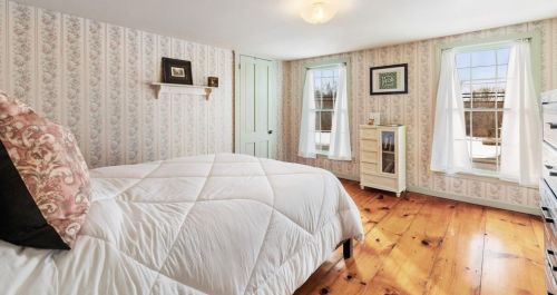 10 Singletary Ave, Sutton MA 01590-1842 exterior