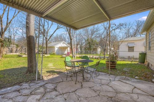 504 Denson Dr, Austin TX 78752-4016 exterior