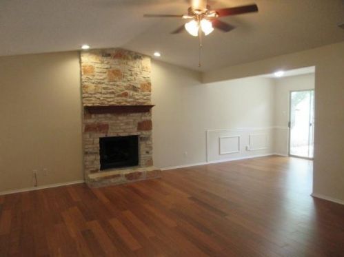 11204 Blackmoor Dr, Austin TX  78759-4424 exterior