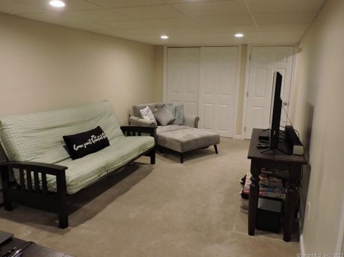 303 Hilton Dr, Wapping CT 06074-3418 exterior