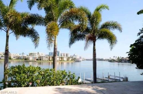 203 Bay Pt, Naples FL  34103-4000 exterior