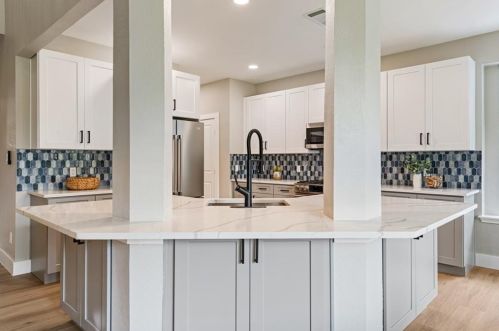 10209 Broomflower Dr, Austin TX 78739-1448 exterior