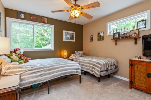 1385 Hillside Rd, Slinger WI 53086 exterior