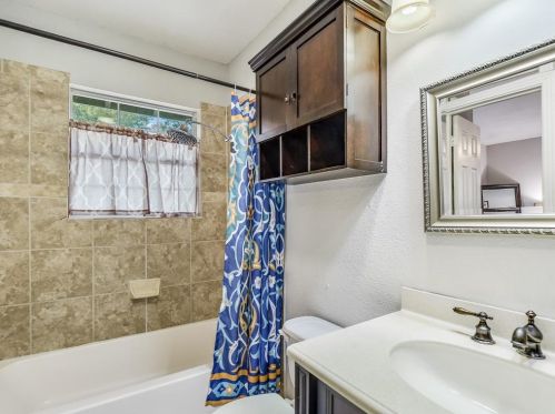 6207 Betty Cook Dr, Austin TX 78723-3313 exterior