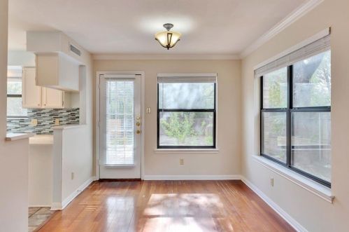 8103 Doe Meadow Dr, Austin TX  78749-2866 exterior