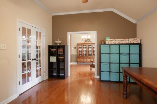 6404 Clairmont Dr, Austin TX 78749-3438 exterior