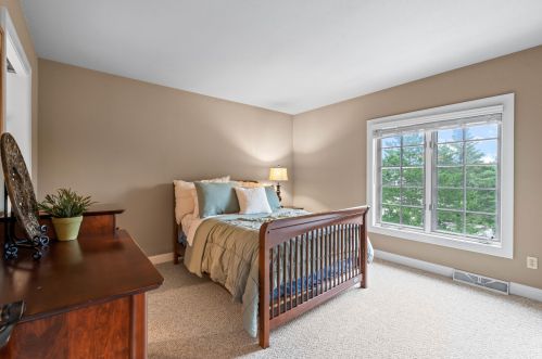 1704 Cedar Bnd, Chenequa WI 53029-8665 exterior