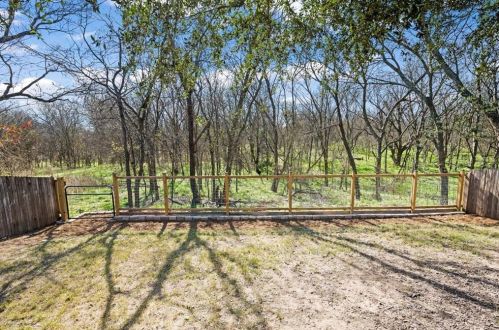 7000 Bay City Bnd, Austin TX 78725-2938 exterior