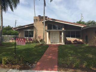 12420 Keystone Island Dr, Miami FL  33181-2421 exterior