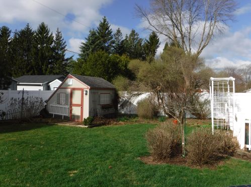 1436 Lee Cir, Manitowoc WI  54220-1522 exterior