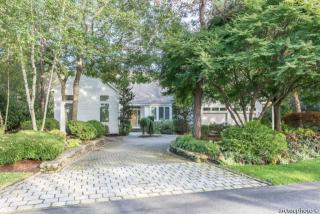 145 Willow Bend Dr, Mashpee, MA 02649-3051