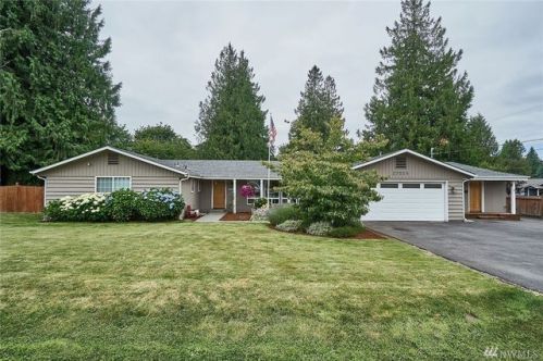 27015 210 Ave, Kent WA  98042-6170 exterior