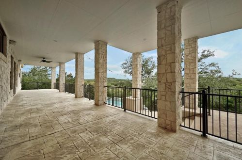 2004 Canonero Dr, Austin TX 78746-2125 exterior