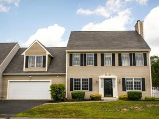 176 Clear Pond Dr, Walpole MA  02081-4307 exterior