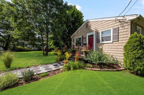 185 Sand Pond Rd, Warwick, RI 02888-3941