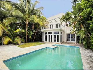 720 Dilido Dr, Miami FL  33139-1240 exterior