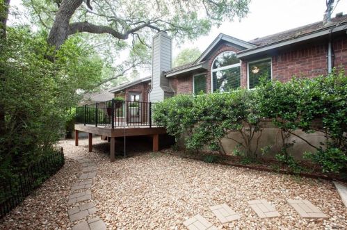 6404 Clairmont Dr, Austin TX 78749-3438 exterior