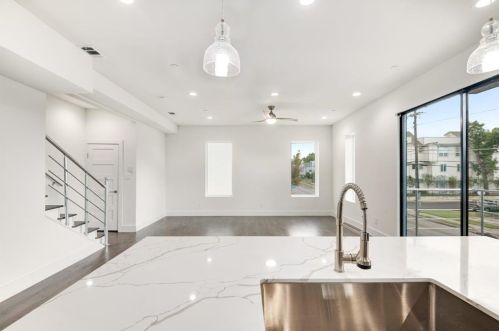 2006 Fitzhugh Ave, Dallas TX  75204-4694 exterior