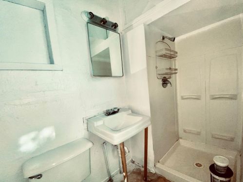 1504 11th St, Austin TX 78702-1909 exterior