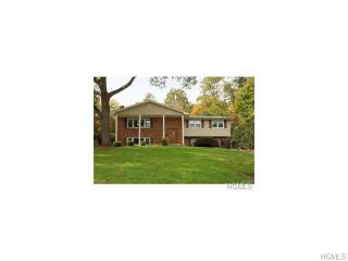 38 Paul Ct, Chestnut Ridge, NY 10965-1538