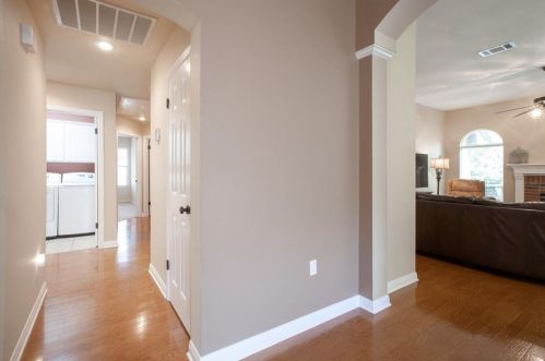 6404 Clairmont Dr, Austin TX 78749-3438 exterior