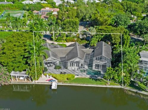 584 Banyan Blvd, Naples FL  34102-5106 exterior