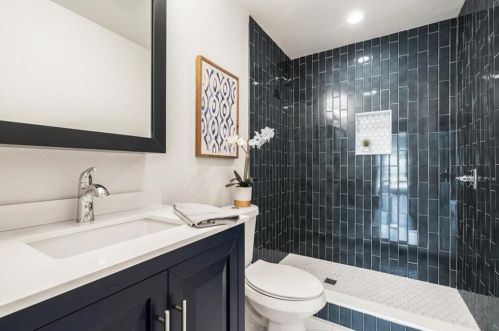 8902 Balcones Clb Dr, Austin TX 78750-3008 exterior