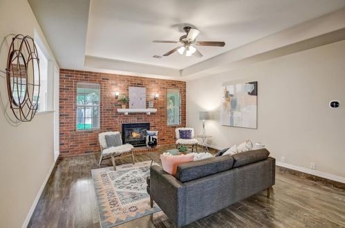 13243 Briar Holw Dr, Austin TX 78729-2855 exterior