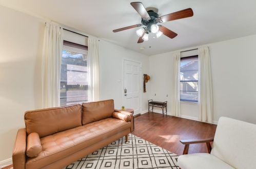 504 Denson Dr, Austin TX 78752-4016 exterior