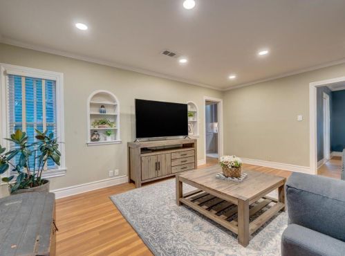 1703 31 St, Austin TX 78705-2148 exterior