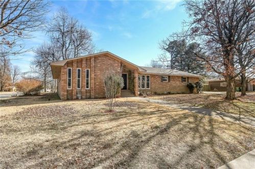 401 Henryetta St, Springdale, AR 72762-5036