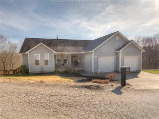 12 Paradise Ln, Ona, WV 25545-9201