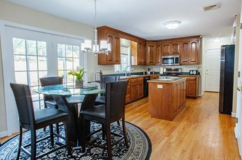 39 Charing Rd, Wapping CT  06074-2228 exterior