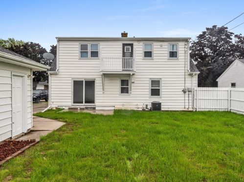 1216 Cherry Rd, Manitowoc WI 54220-1918 exterior