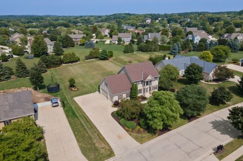 108 Long Mdw Dr, Chenequa WI 53029-2904 exterior