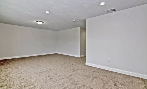 77 Ariel Cir, Sutton MA 01590-4825 exterior