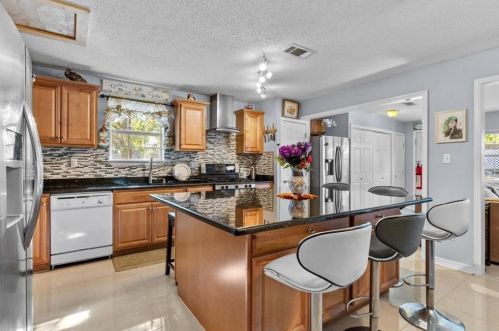 6908 Cherrydale Dr, Austin TX 78745-5344 exterior