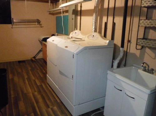 1436 Lee Cir, Manitowoc WI  54220-1522 exterior